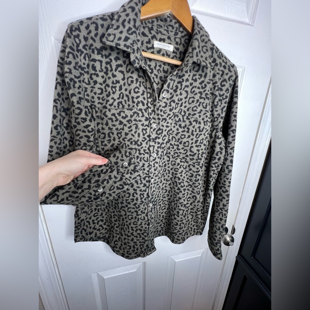 Beach Lunch Lounge Women’s Medium Gray Animal Print Shirt Jacket Shacket M - Picture 3 of 12